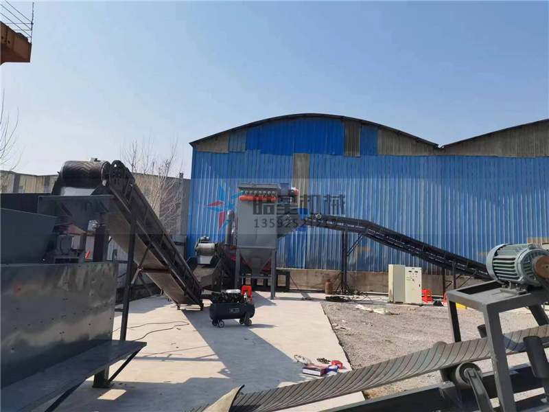 The materials processed by metal crusher equipment are both coarse and fine